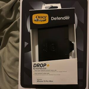 Iphonee 15 pro max Otter Box series Defender